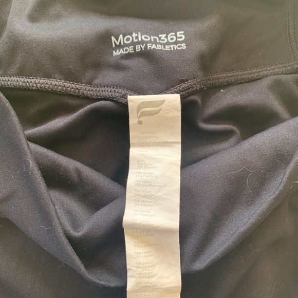 High Rise Compression Capris - Picture 2 of 2